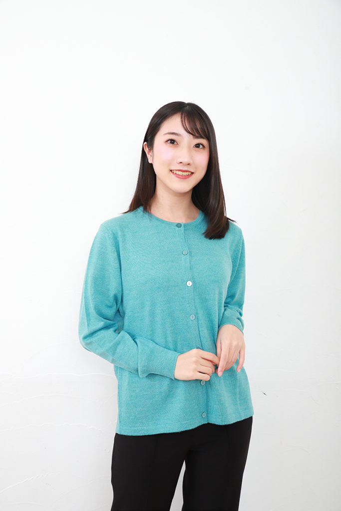 セーターでのポージング